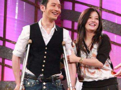 封杀四年，49岁赵薇突传消息，因胃癌去世传闻5个月前就真相大白