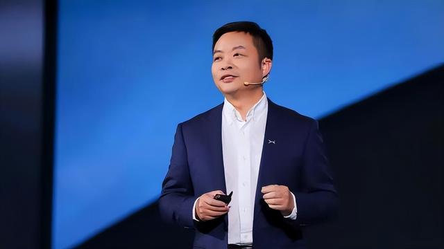 小鹏的首款女机器人，在全网火了，雷军说过的话，终于有人信了