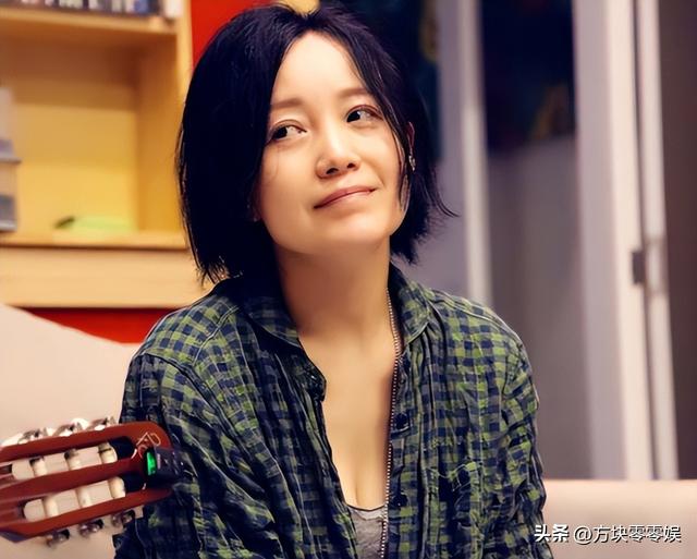 她连上5次春晚，私下却和恩师同居怀孕被骗流产	，今57岁依然单身