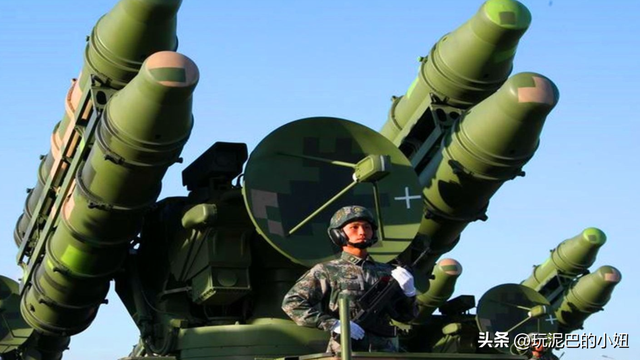 万万没想到，63岁张凯丽因九三阅兵上的一个动作，实现口碑暴增