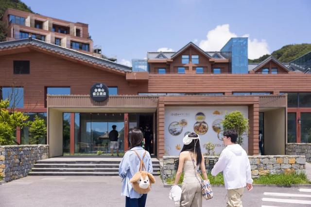金佛山邀重庆工业职业技术大学（南川校区）全校师生解锁山水美景~