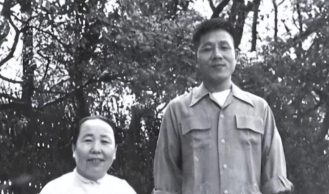 宋庆龄拒绝与孙中山合葬，坦言：她陪我53年，我答应要和她葬一起