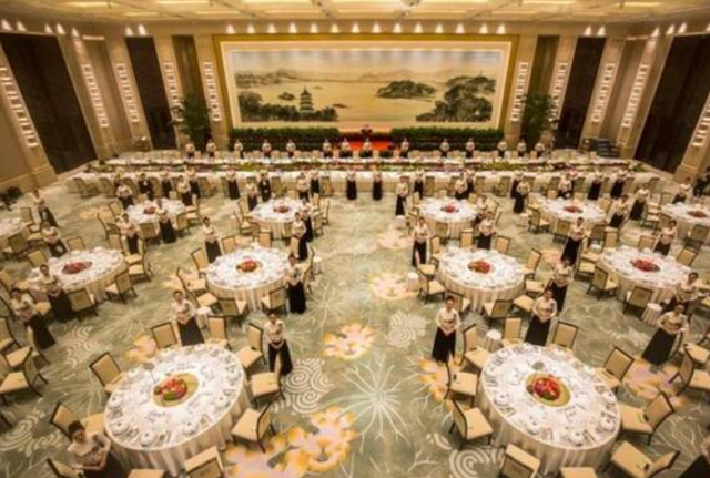 一文深度讲解人民大会堂和钓鱼台国宾馆：吃一顿国宴要多少