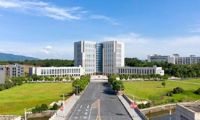 24个江西本科招生排名，江西师范大学大量缩招，九江学院招得多！