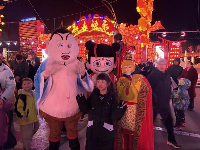 快来东胜青铜文化广场街！16天美食狂欢 + 8天巡游，氛围感拉满！