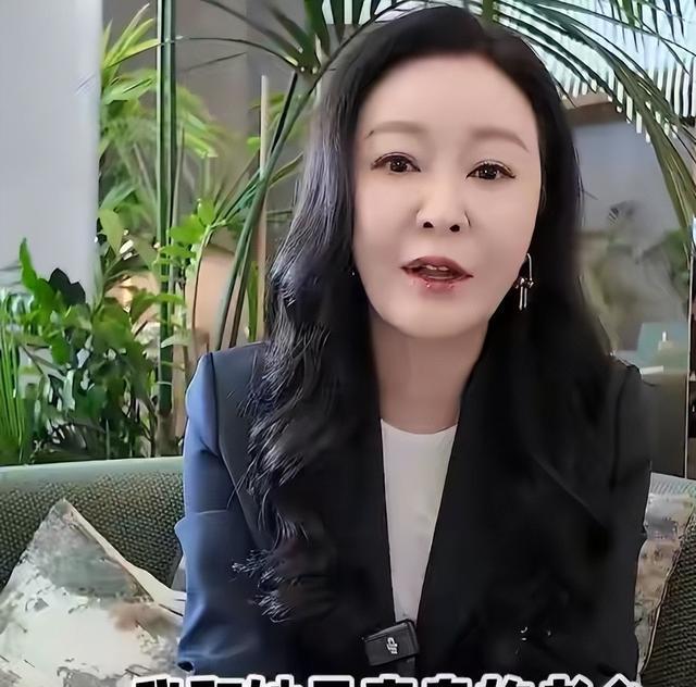 善恶终有报！前央视王牌主持人王小骞，如今沦落为“人人喊打”？