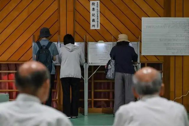 “中国向日本军舰连开两炮”，日媒相当不服气，日本高层不敢吭声