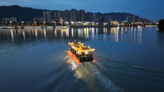 夜娱夜游夜宴……雅安全力打造“大熊猫不夜城”｜不夜川渝·夜经济调研行