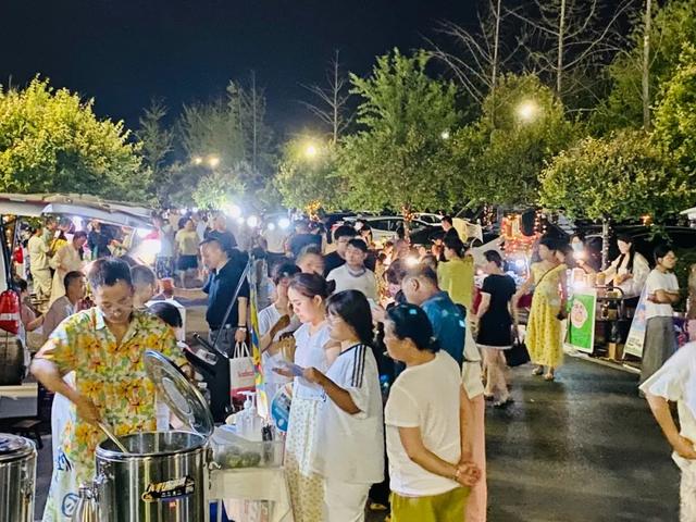 又“红”又“潮”！杨凌星空集市“点燃”渭河夏夜