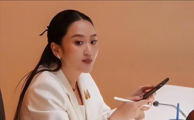 这一仗彻底把泰国打醒，卡了中国四年的军购，佩通坦内阁终于点头