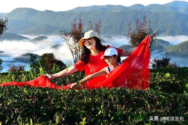 南漳：云峰山居观云海