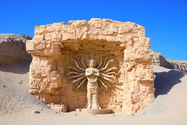 敦煌丝路遗产城，戈壁滩上的影视基地，看一场艺术与自然的盛宴