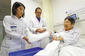 西北首例踝关节“再置换”术完成图片