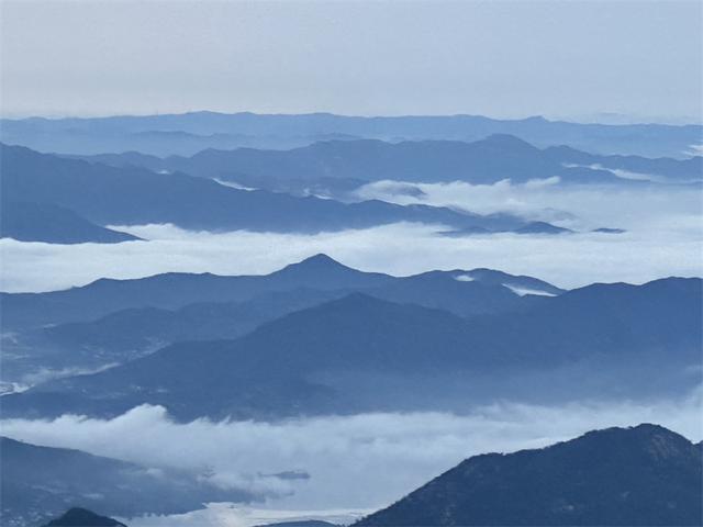 秋雨润泰山 云海漫山峦