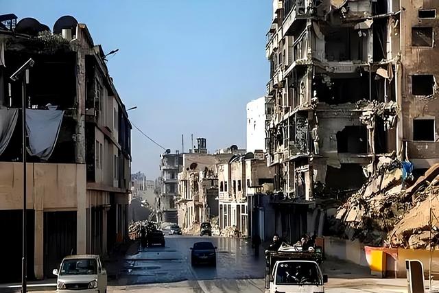 8个师一夜之间撤干净！700人阵亡，以军空投，叙利亚被朱拉尼分裂