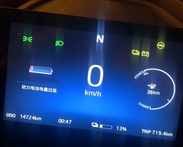 80公里续航硬上高速！两命换来的教训：高速应急3步法，救你一命