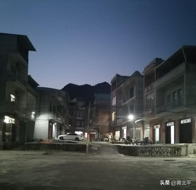 广西崇左市大新县撤销的小乡镇，万承与养利两县合并以它取新县名