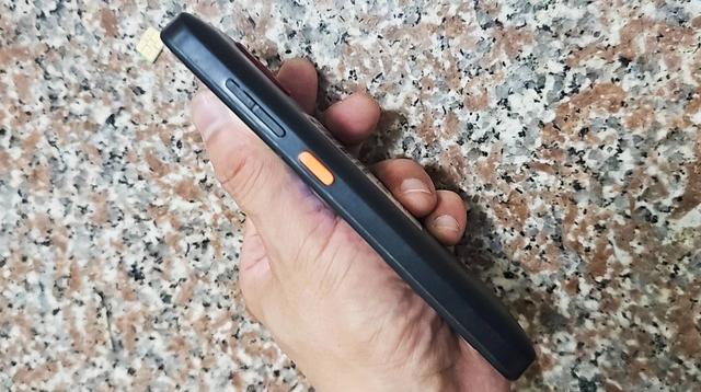 带实体键盘的国产智能机，3.5英寸屏幕支持手势操作，流畅玩游戏