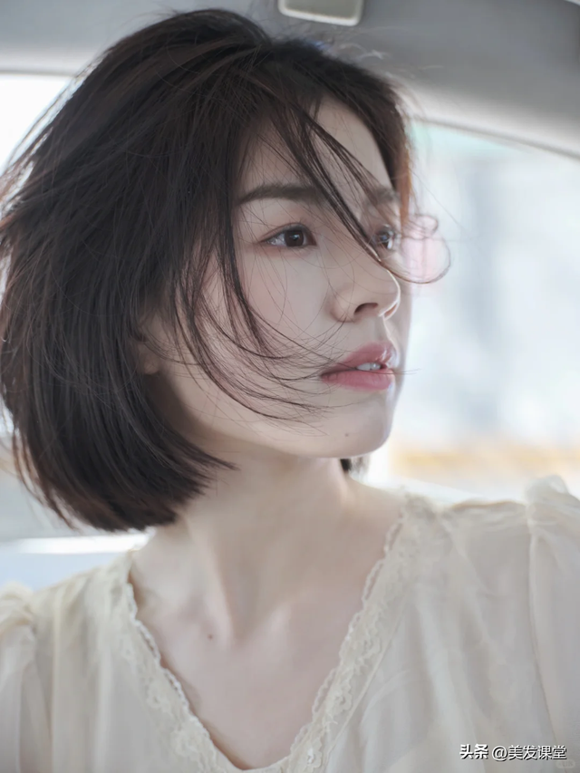 好看的短发：超显脸小，小个子，脸大剪了也很美