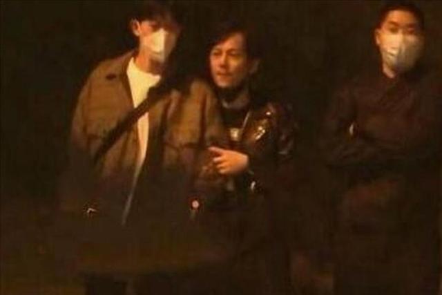 51岁主持人何炅：无妻无女、与保姆相伴	，如今终于与自己和解