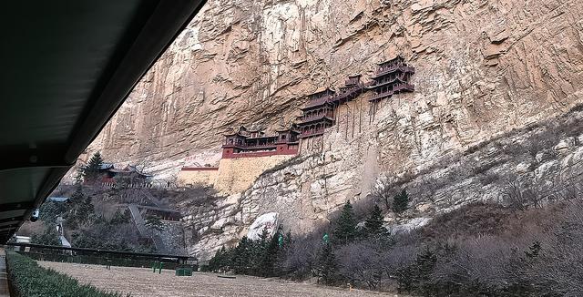 悬空寺探秘：我在悬崖上触摸了1500年前的北魏心跳