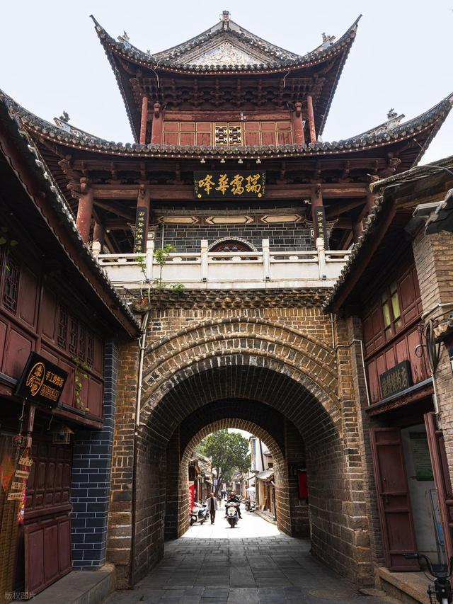 别只知道大理丽江！云南这6座古城，一个比一个惊喜，好吃又好逛