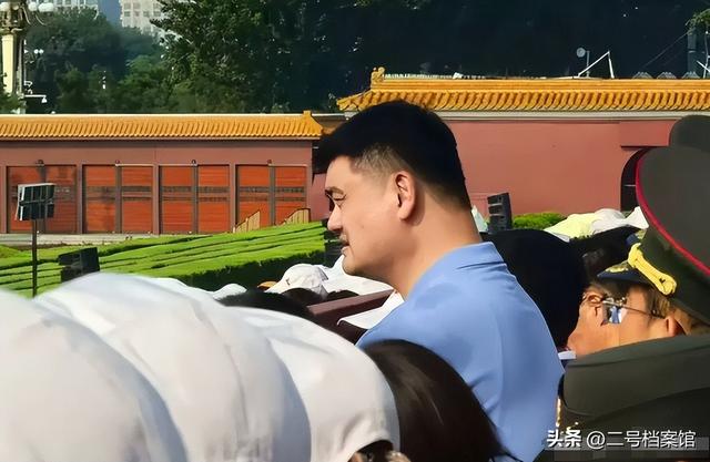 被央视批评、脑袋空空、德不配位，难怪阅兵从不邀请“流量”明星