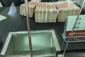 没有预约6万块取不出来，大堂经理的做法完美让大爷取到了钱图片