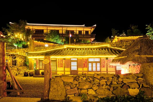 吉林白山千年崖城风景区，建筑充满朝鲜民俗风，让人一秒穿越千年
