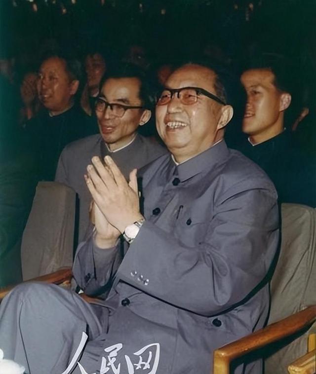 她15岁入党，18岁和主席成亲，如今仍健在，却几乎不出来露面