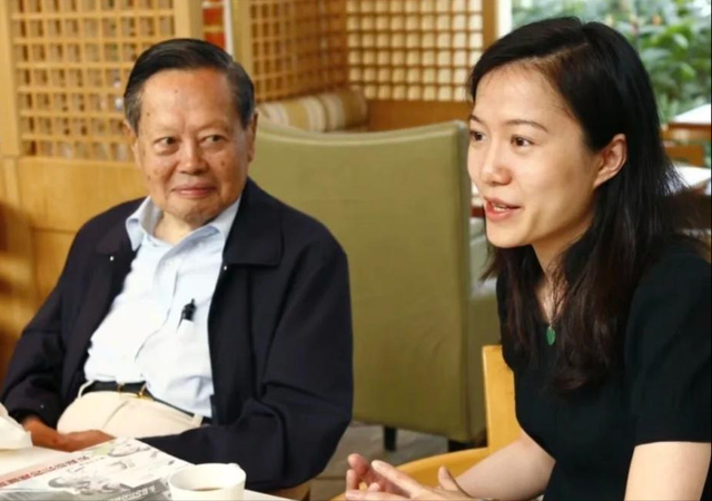 杨振宁去世不到2月，令人担忧的事还是发生，翁帆近况被曝惹争议