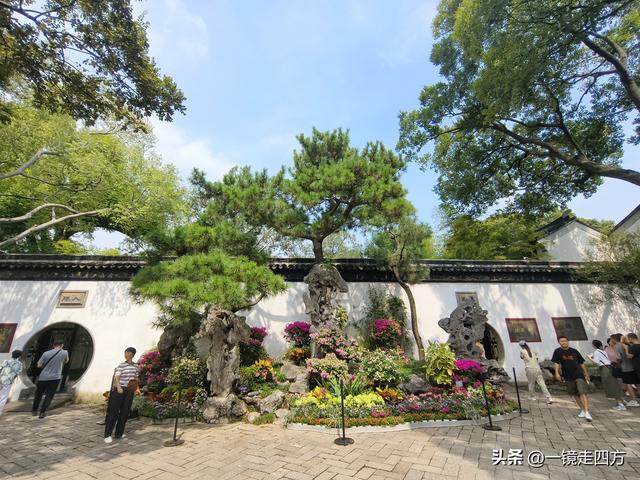 临近国庆，在还很闷热的天气里，游览市内现存最大的园林拙政园