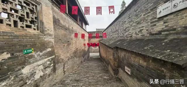 汉服古韵迎佳节 别样三八绽芳华——万荣李家大院妇女节人气火爆