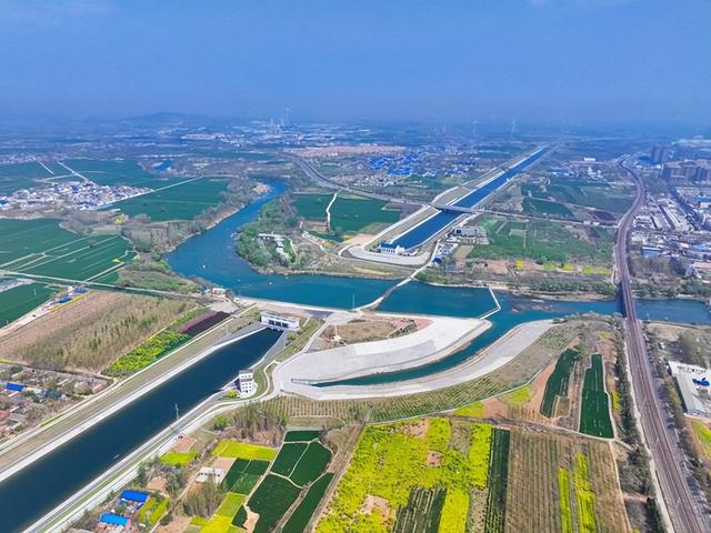 中国耗时20年又造了条“长江”，1.7亿人受益，到底有多了不起？