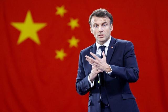 一夜之间，法国政府被推翻，反对派围攻马克龙，中国接到特殊求助