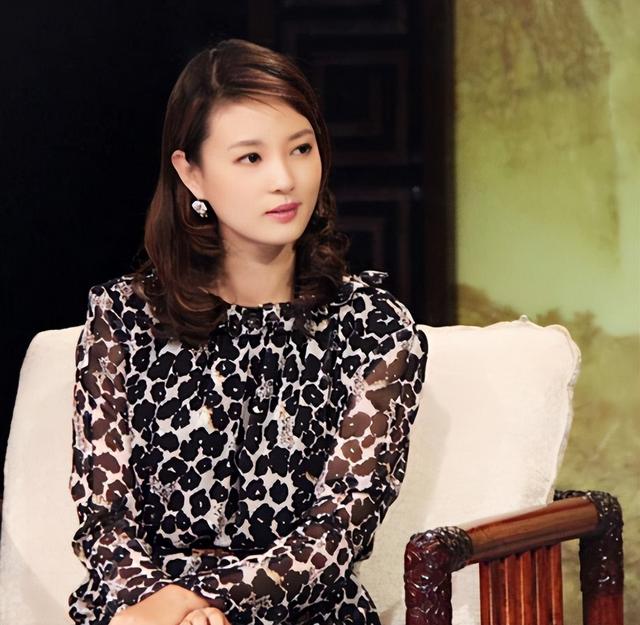 她是央视最惨女主持，男友死刑，丈夫入狱，如今48岁被释永信牵连