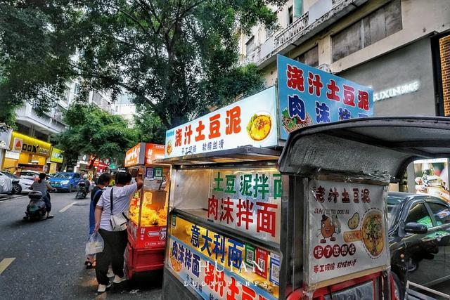 来泉州惠安别只去崇武古城！在这座千年古县登科山逛夜市！