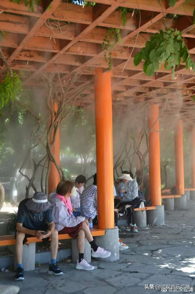 夏日炎炎，江滩为你解锁清凉新姿势
