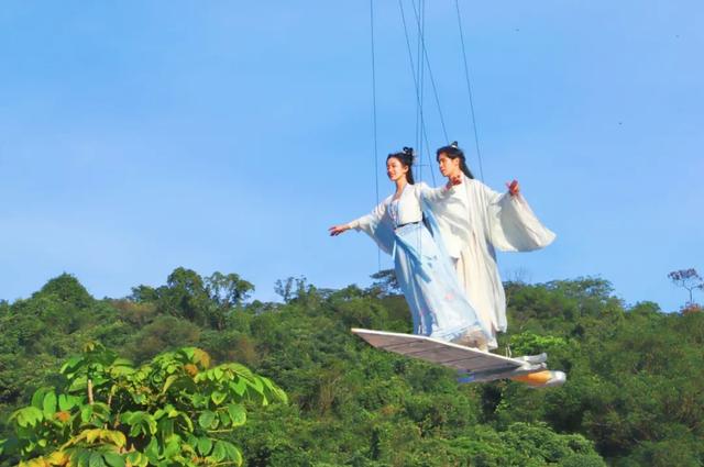 您的七夕男主角已就位！月老在线【包分配】，快来观音山解锁剧情
