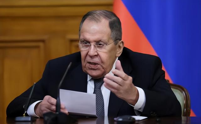 赶在解放军围台前，俄外长表态：若台海爆发冲突，俄支持中国统一