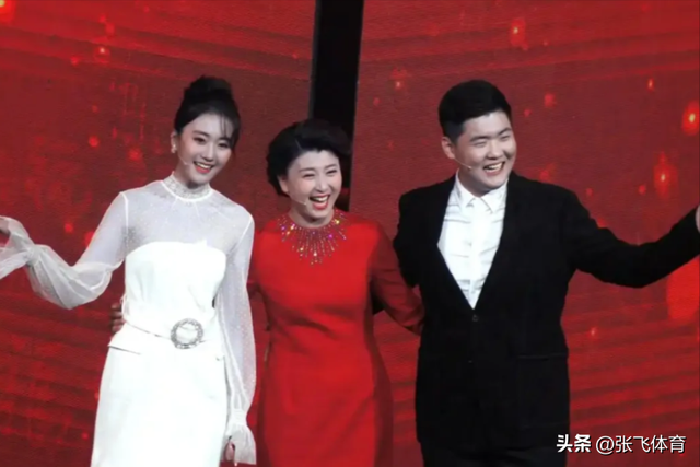 闫学晶丑闻再曝！一人已被拘留	，婚变内幕被扒，亲手拔父亲氧气管