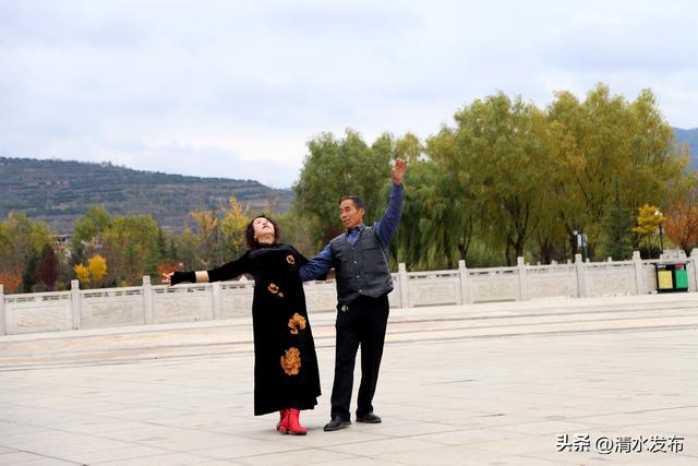 清水：初冬初临秋韵在 湖光山色惹人醉