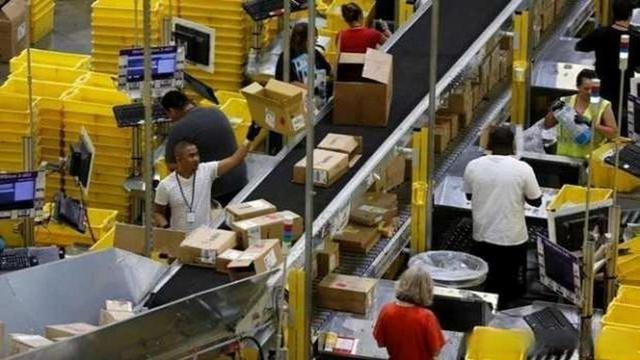 亚马逊3万白领失业！老板直言AI能干活	，科技圈裁员潮再升级