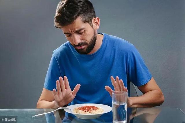 医生发现：大量喝水的高血压患者，用不了多久，身体或有6大变化