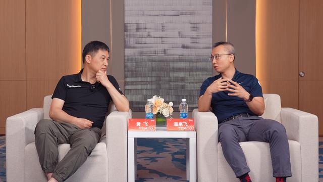 黄飞对话小熊流程与IT负责人：企业数字化进阶与AI实践如何落地