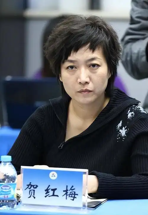 不要再为贺红梅感到惋惜了，55岁升任高官的她，早已走上另一路