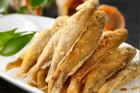 炸鱼时，到底是用面粉还是淀粉？都不对！难怪鱼肉不够外酥里嫩图片