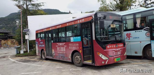 乘旅游专线游丽江的观音峡
