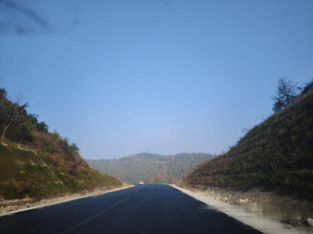 南行漫记：从卢氏走陕西S101红叶大道到南五台服务区露营