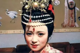 秦业、秦钟、秦可卿，三个名字连起来，就是秦可卿身世的真相！图片